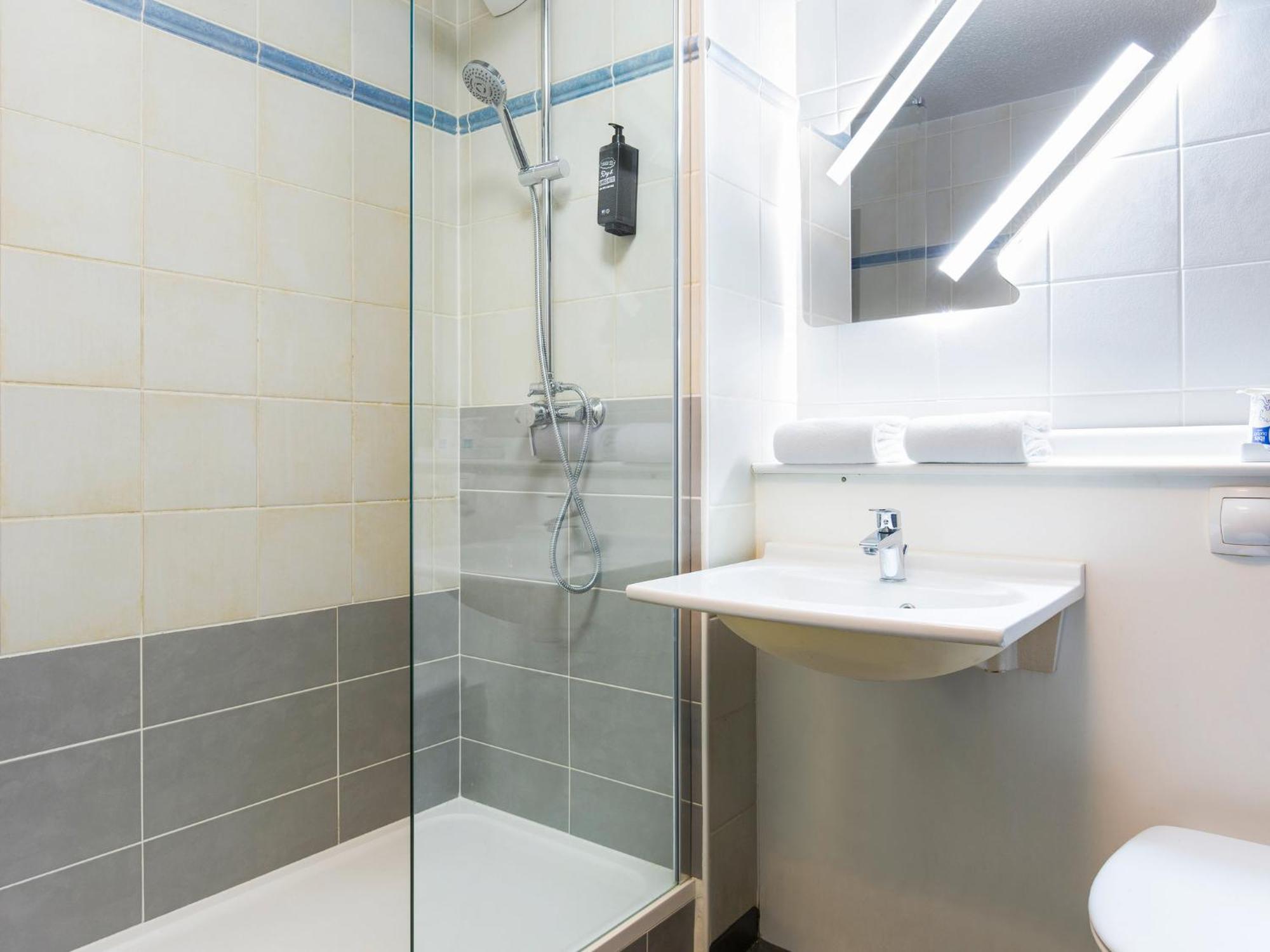 Ibis Budget Bourgoin Jallieu Centre Екстериор снимка